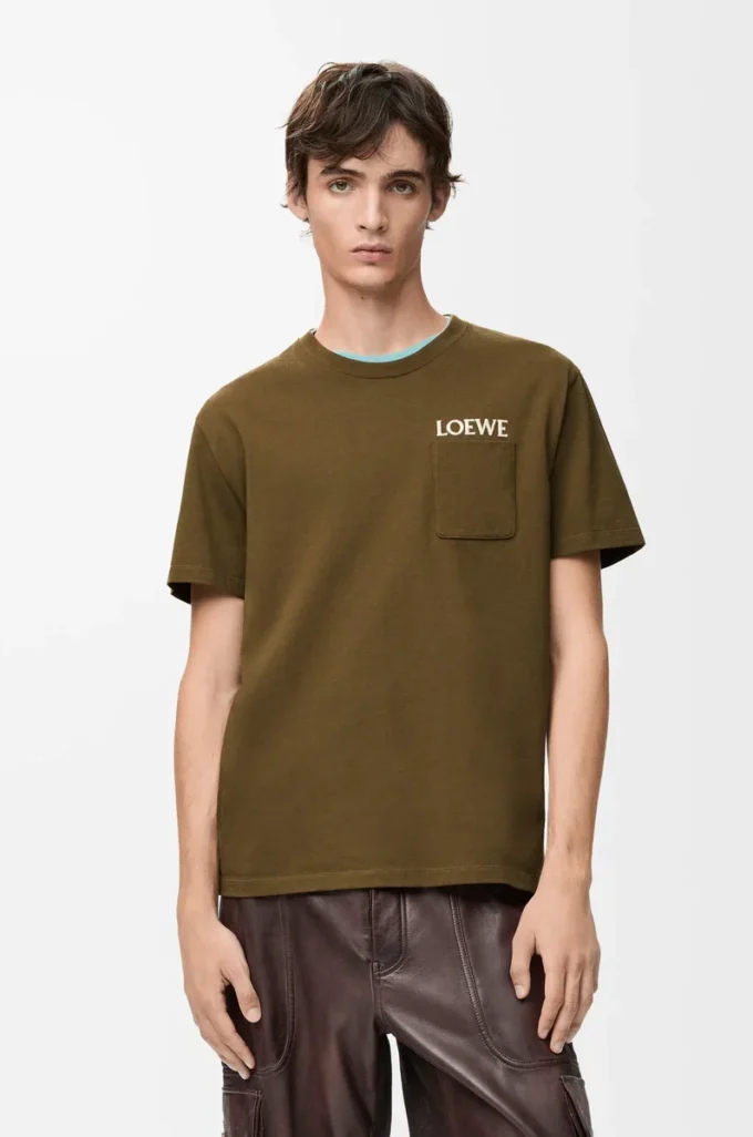 T-Shirt aus Baumwolle in Khaki-Grün mit lockerer Passform