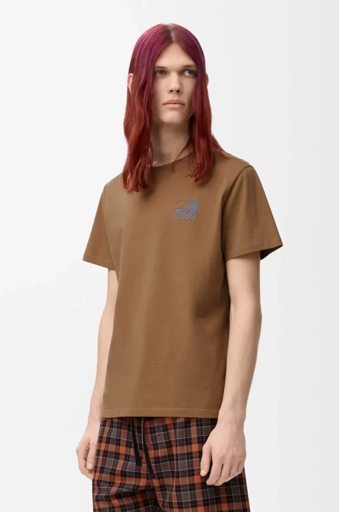 T-Shirt aus Baumwolle in regulärer Passform, Farbe Camel