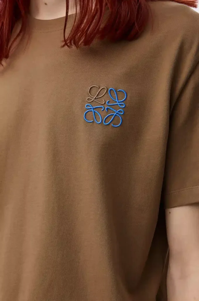 T-Shirt aus Baumwolle in regulärer Passform, Farbe Camel