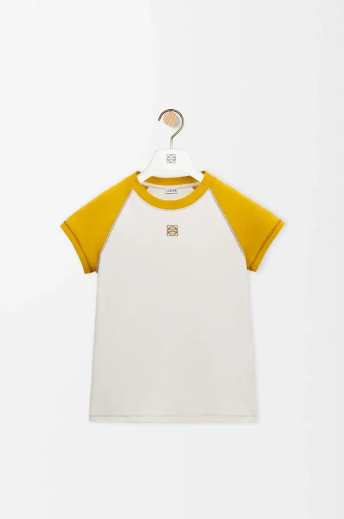 T-Shirt aus Baumwollmischung mit kleiner Passform Senf/Bronze