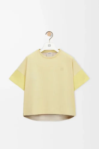 T-Shirt in Boxerschnitt aus Baumwolle und Seide in Hellgrau/Hellcitrin