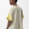 T-Shirt in Boxerschnitt aus Baumwolle und Seide in Hellgrau/Hellcitrin