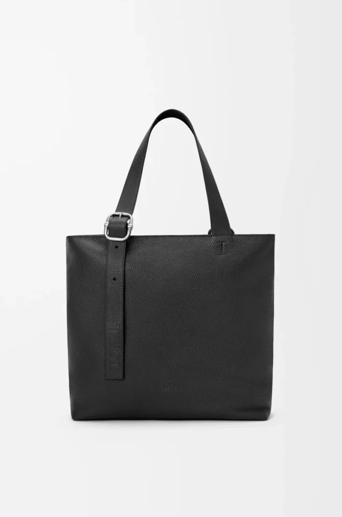 Tasche mit Reißverschluss und Schlaufen aus geschmeidigem genarbtem Kalbsleder Schwarz