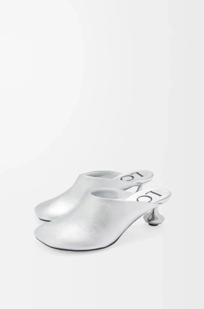 Toy Pantolette aus laminiertem Lammleder Silber