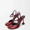 Toy-Pumps mit Fesselriemchen aus weichem Lacklammleder Dunkelrot