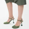 Toy-Pumps mit Knöchelriemen aus strassverziertem Wildleder in Militärgrün