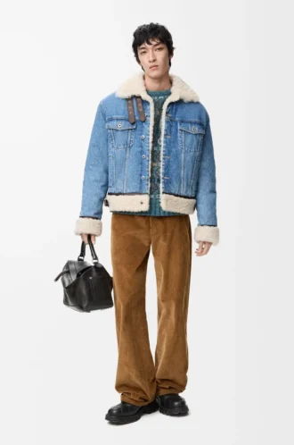 Truckerjacke aus Denim und Lammfell in Denimblau