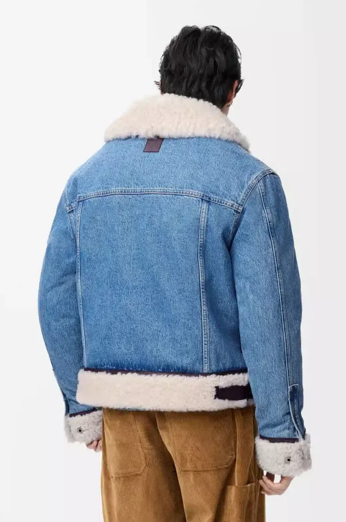 Truckerjacke aus Denim und Lammfell in Denimblau