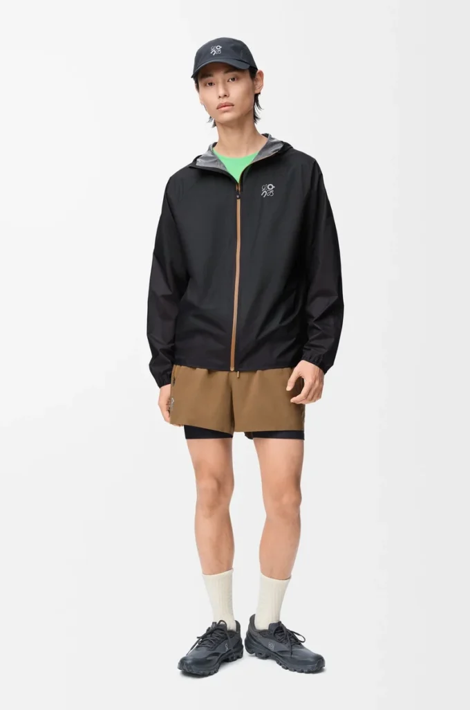 Ultra-Jacke aus technischem Shell-Material in Schwarz