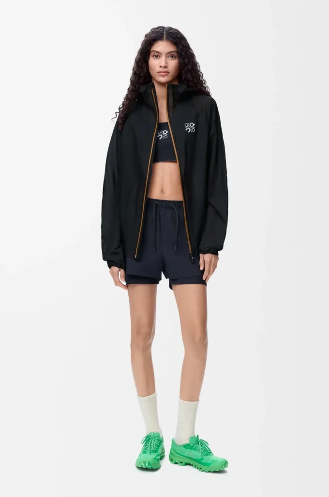 Ultra-Jacke aus technischem Shell-Material in Schwarz