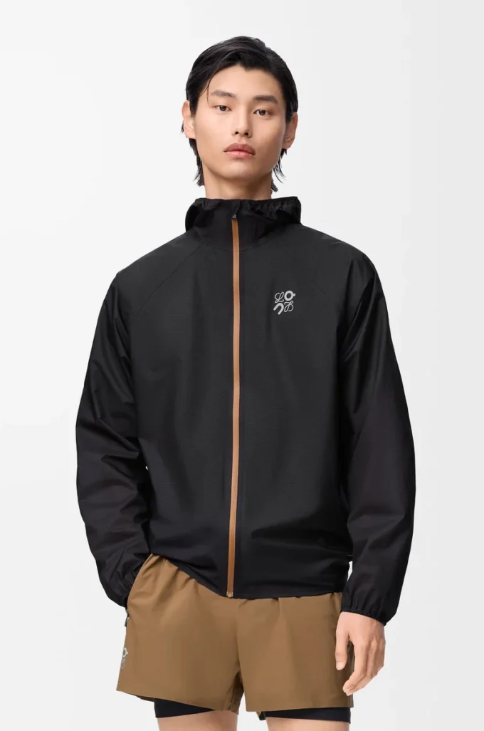 Ultra-Jacke aus technischem Shell-Material in Schwarz