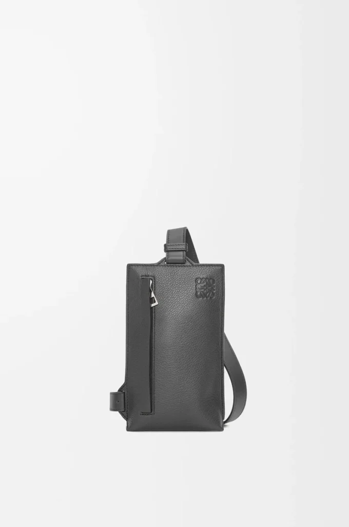 Vertikale T-Tasche aus weichem genarbtem Kalbsleder Anthrazit
