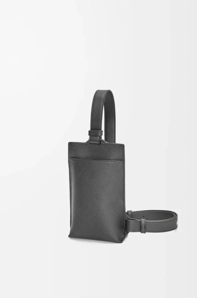 Vertikale T-Tasche aus weichem genarbtem Kalbsleder Anthrazit