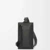 Vertikale T-Tasche aus weichem genarbtem Kalbsleder in Schwarz