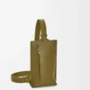 Vertikale T-Tasche aus weichem genarbtem Kalbsleder Olive