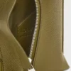 Vertikale T-Tasche aus weichem genarbtem Kalbsleder Olive