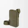 Vertikale Umhängetasche aus satiniertem Kalbsleder in Khaki Green