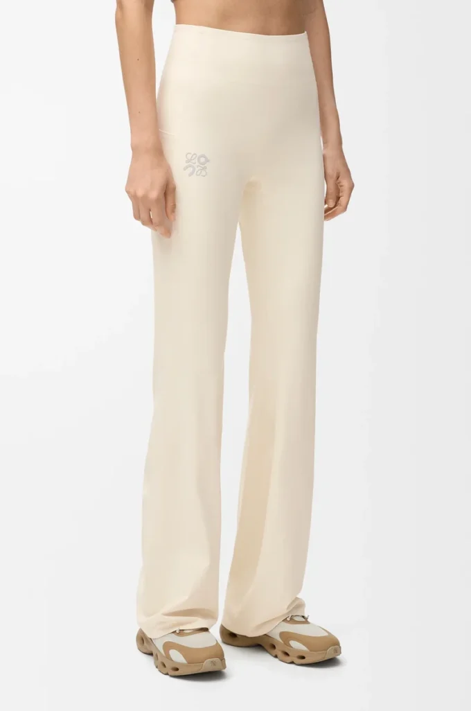 Weiche Bootcut-Hose aus technischem Jersey in Elfenbein