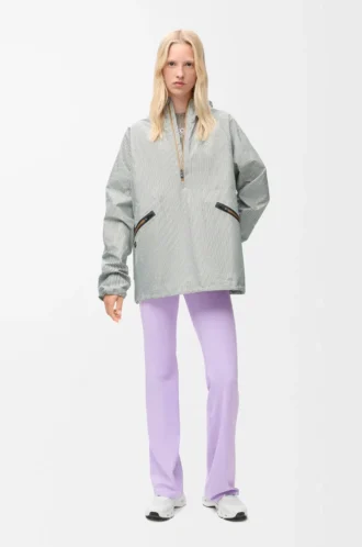 Weiche Bootleg-Hose aus technischem Jersey in Lila