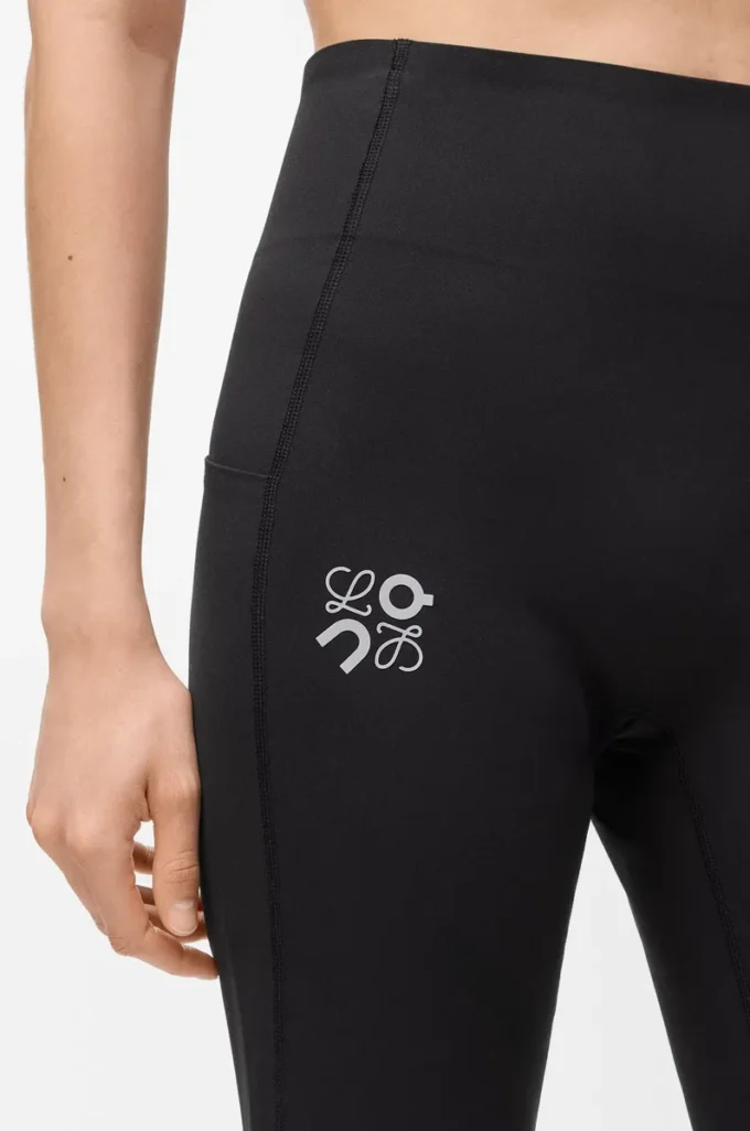 Weiche Bootleg-Hose aus technischem Jersey in Schwarz