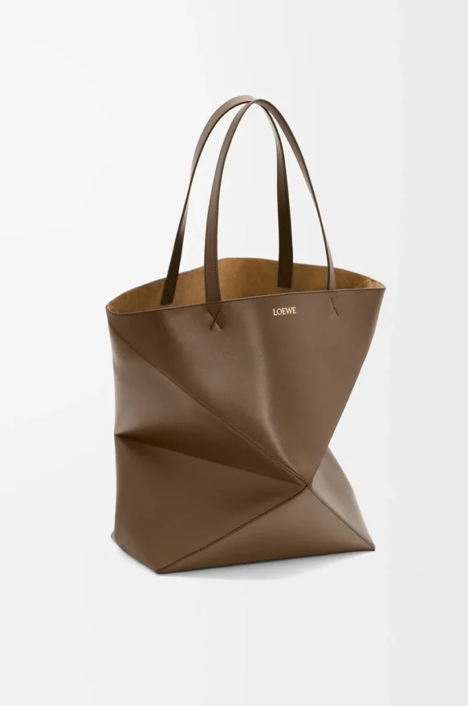 XL Puzzle Fold Tote aus glänzendem Kalbsleder in Umbra