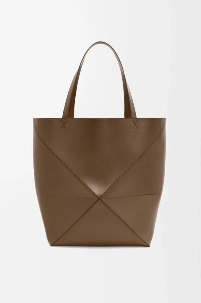 XL Puzzle Fold Tote aus glänzendem Kalbsleder in Umbra