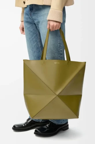 XL Puzzle Fold Tragetasche aus glänzendem Kalbsleder in Oliv