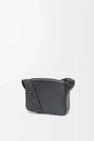 XS Military Messenger Bag aus geschmeidigem, glattem Kalbsleder und Jacquard Schwarz