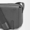 XS Military Messenger Bag aus weichem genarbtem Kalbsleder in Anthrazit