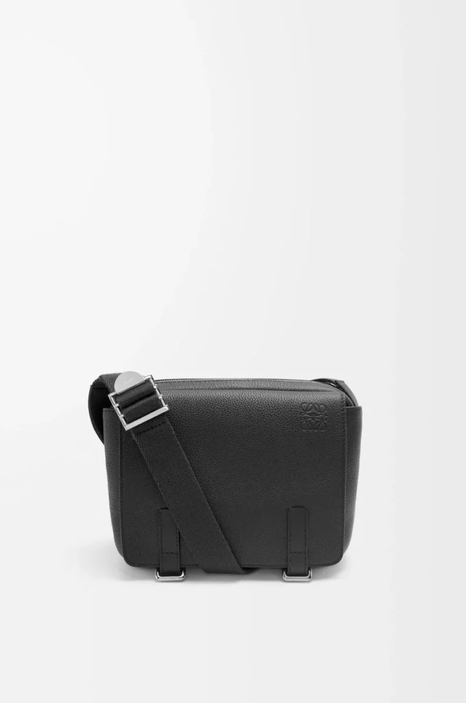 XS Military Messenger Bag aus weichem, genarbtem Kalbsleder Schwarz