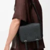 XS Military Messenger Bag aus weichem, genarbtem Kalbsleder Schwarz