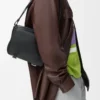 XS Military Messenger Bag aus weichem, genarbtem Kalbsleder Schwarz