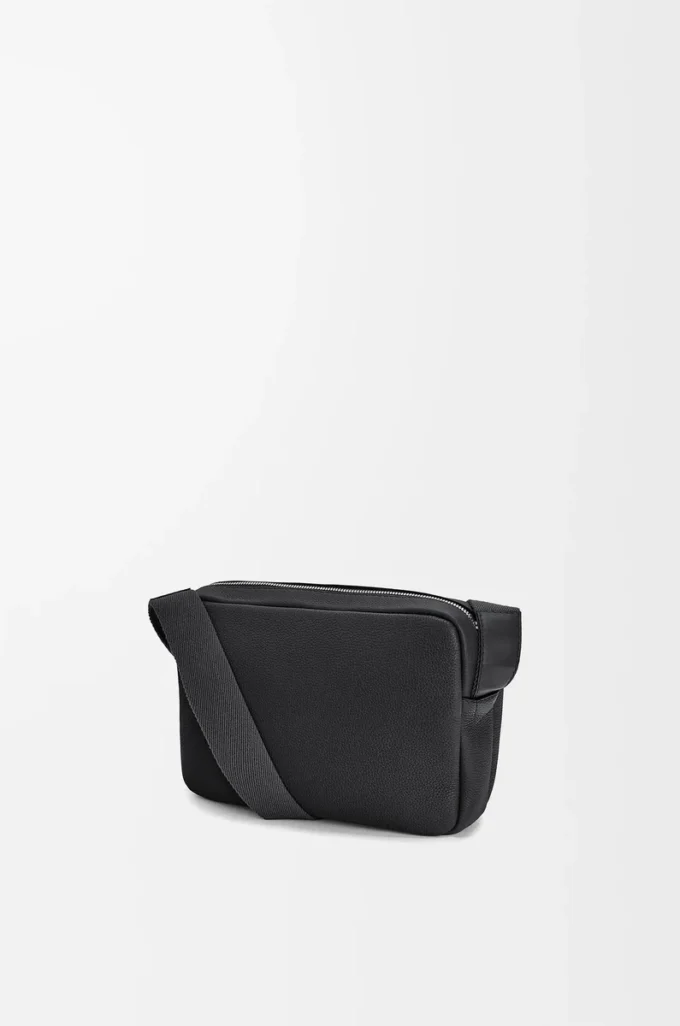 XS Military Messenger Bag aus weichem, genarbtem Kalbsleder Schwarz