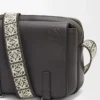 XS Militärische Umhängetasche aus geschmeidigem, glattem Kalbsleder und Jacquard Dunkelgrau