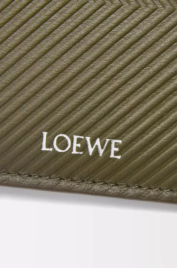 Zweifach gefaltete Geldbörse aus strukturiertem klassischem Kalbsleder in Dark Khaki